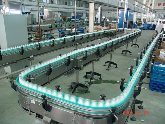 防滑鏈板輸送機(jī)輸送PET瓶注意事項(xiàng)