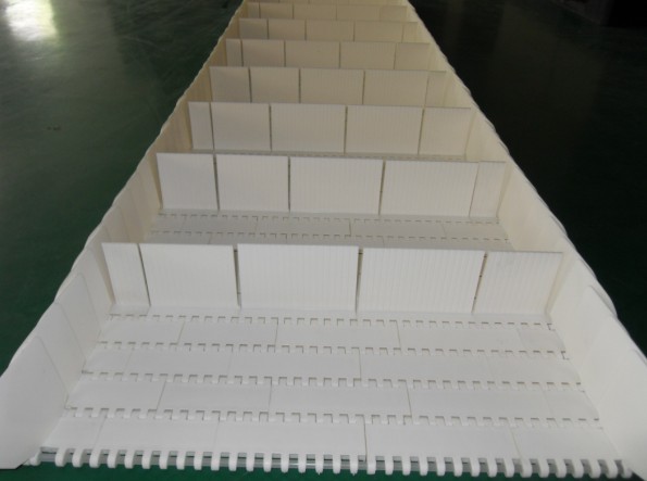 塑料網(wǎng)帶輸送機(jī)輸送物料對設(shè)備的影響